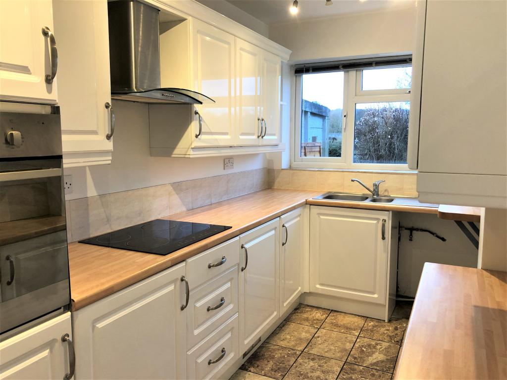 2 bed Bungalow for rent in Henley-in-Arden. From Cotswold & Vale Lettings 