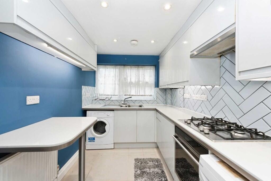 2 bed 1st Floor Flat for rent in Hounslow. From Dogra Estate Agent 2 bed 1st Floor Flat for rent in Hounslow. From Dogra Estate Agent