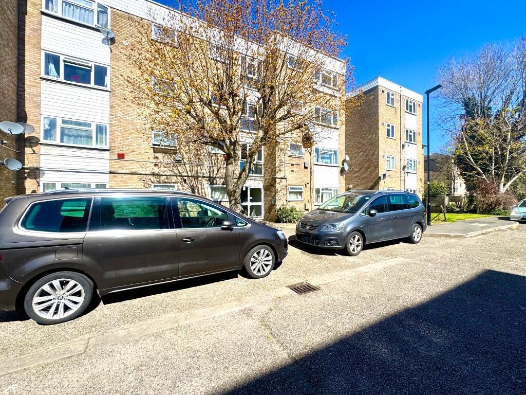 1 bed 1st Floor Flat for rent in Hounslow. From Dogra Estate Agent 1 bed 1st Floor Flat for rent in Hounslow. From Dogra Estate Agent