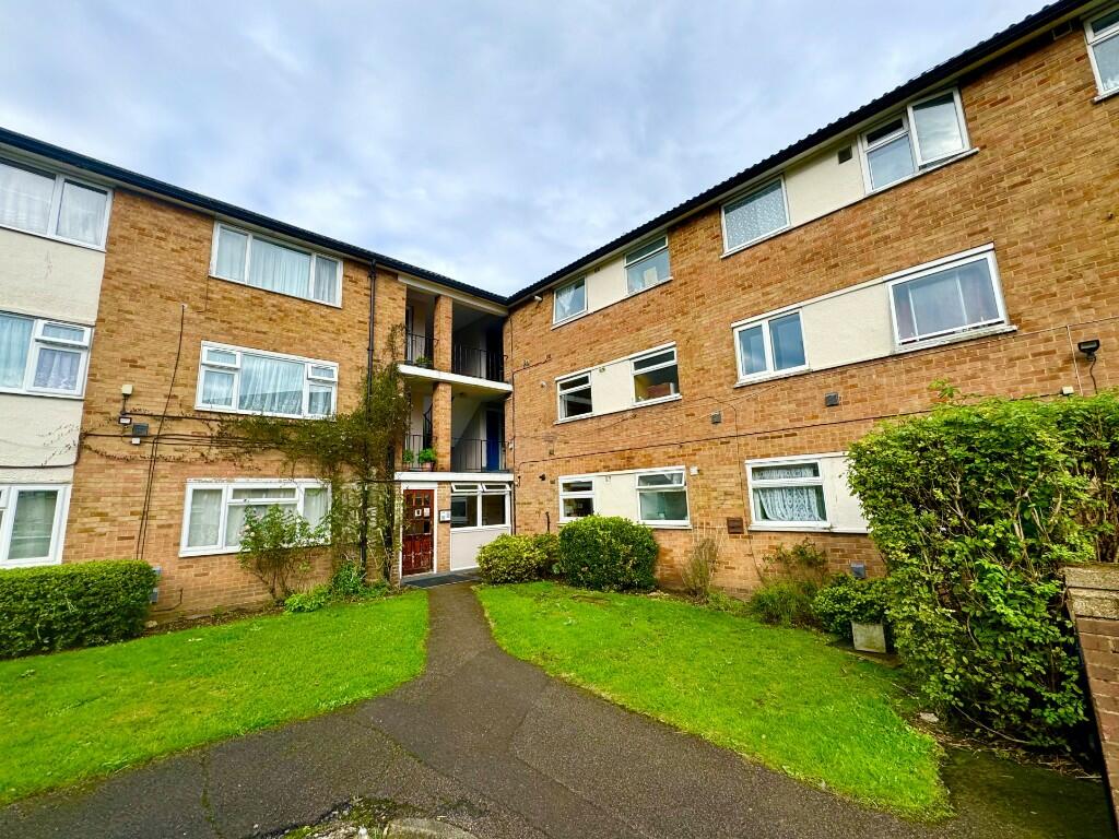 2 bed House (unspecified) for rent in Hounslow. From Dogra Estate Agent