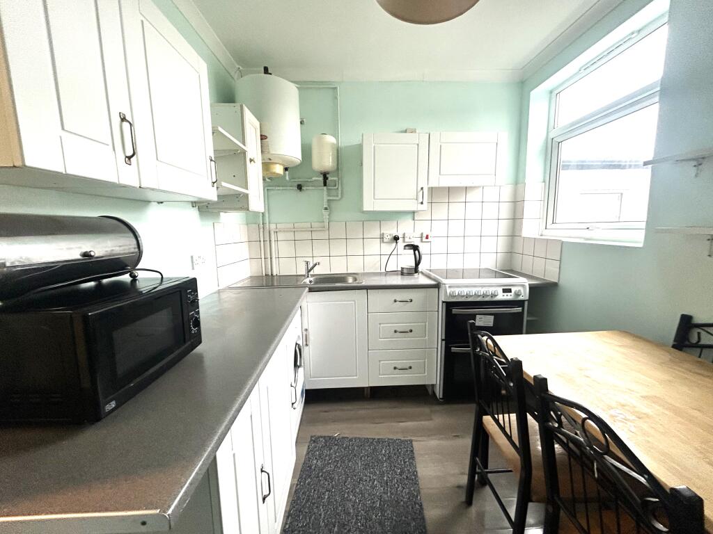 1 bed 1st Floor Flat for rent in Hounslow. From Dogra Estate Agent 1 bed 1st Floor Flat for rent in Hounslow. From Dogra Estate Agent
