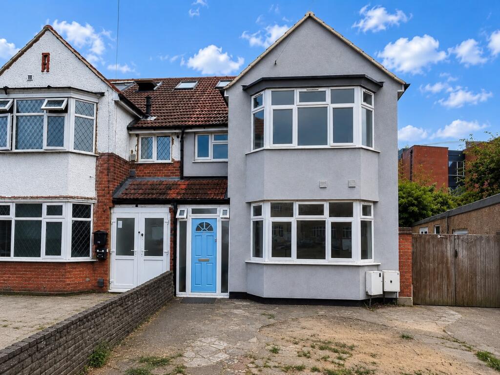 5 bed End of Terrace for rent in Hounslow. From Dogra Estate Agent
