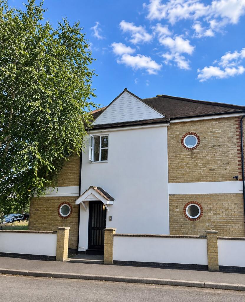 2 bed 1st Floor Flat for rent in Slough. From Dogra Estate Agent 2 bed 1st Floor Flat for rent in Slough. From Dogra Estate Agent