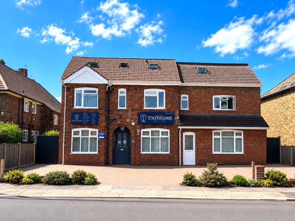 2 bed 1st Floor Flat for rent in Hounslow. From Dogra Estate Agent