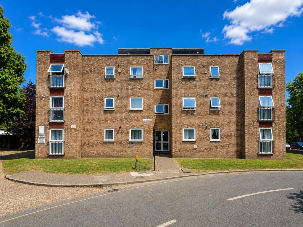 2 bed 1st Floor Flat for rent in Hounslow. From Dogra Estate Agent 2 bed 1st Floor Flat for rent in Hounslow. From Dogra Estate Agent