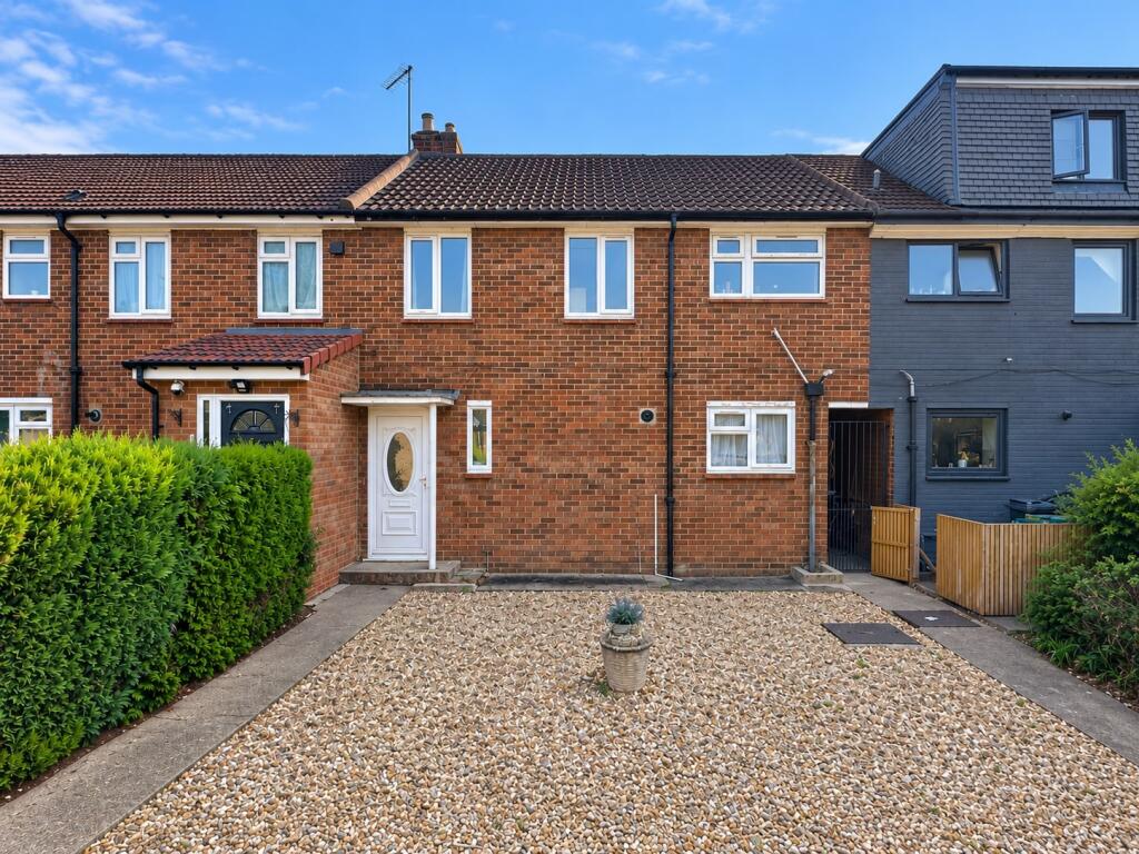 3 bed Mid Terraced House for rent in Hounslow. From Dogra Estate Agent 3 bed Mid Terraced House for rent in Hounslow. From Dogra Estate Agent