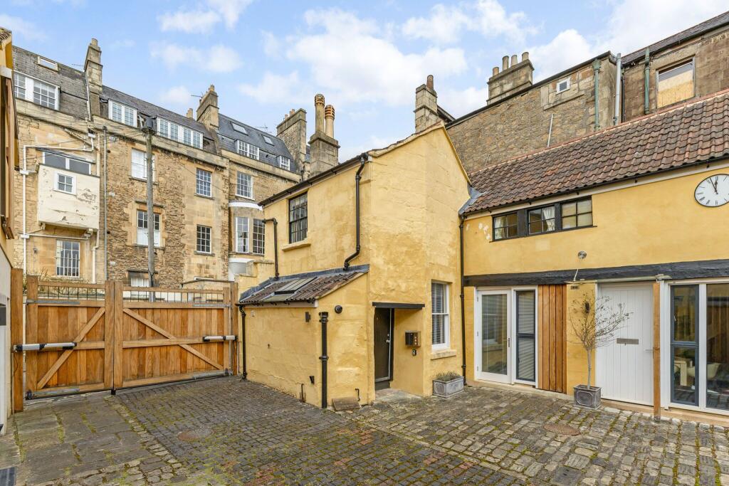 3 bed Mid Terraced House for rent in Bath. From Crisp Cowley (Bath) Ltd - Bath