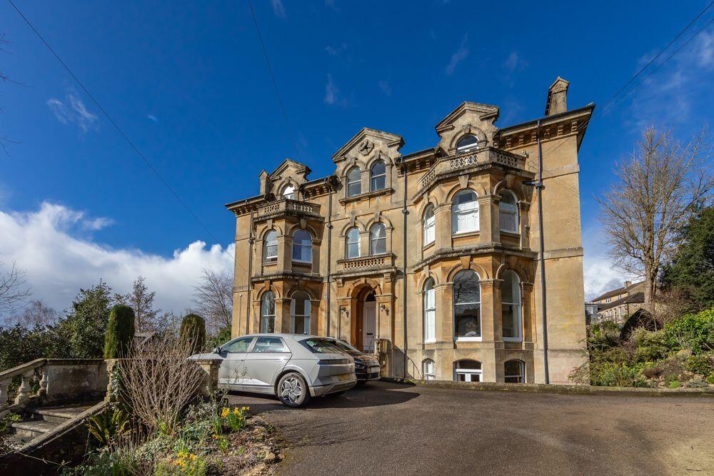 2 bed Apartment for rent in Upper Swainswick. From Crisp Cowley (Bath) Ltd - Bath