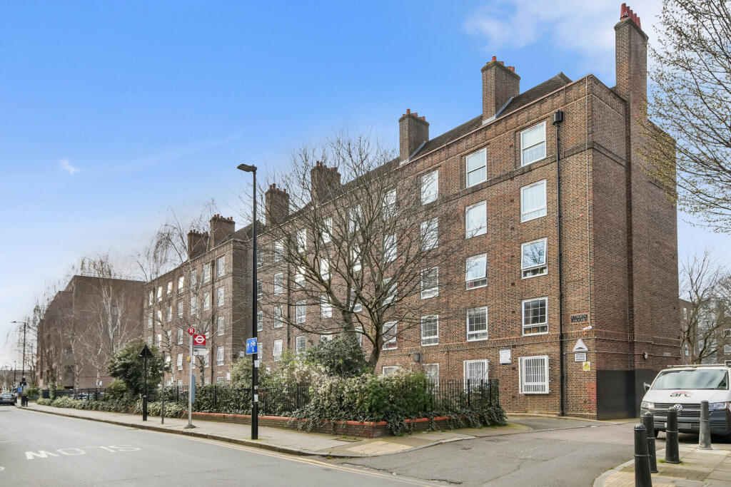 4 bed Apartment for rent in Bow. From Ellis & Co - Bethnal Green 4 bed Apartment for rent in Bow. From Ellis & Co - Bethnal Green