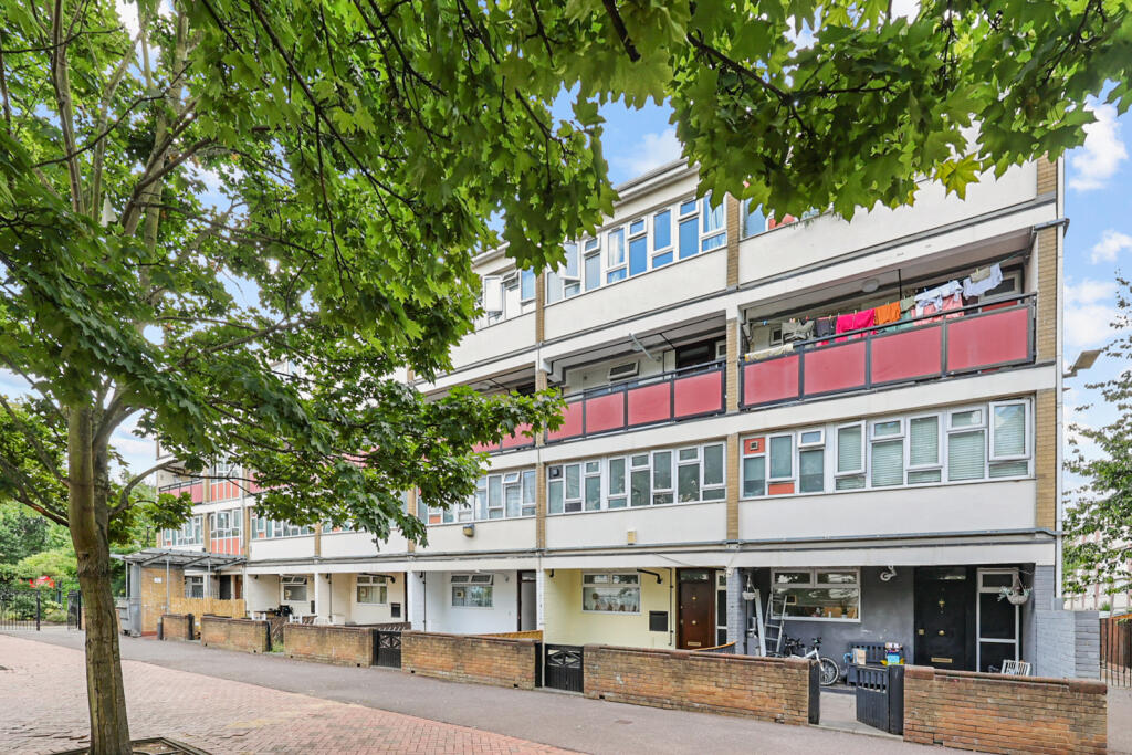 3 bed Apartment for rent in Poplar. From Ellis & Co - Bethnal Green