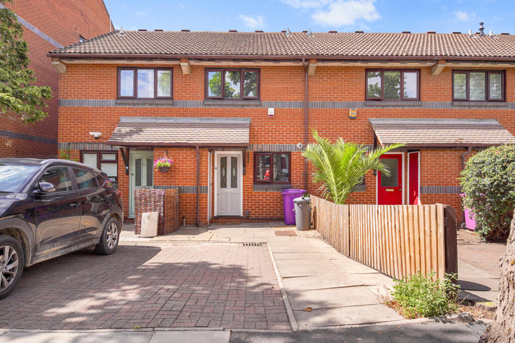 2 bed Mid Terraced House for rent in Bow. From Ellis & Co - Bethnal Green 2 bed Mid Terraced House for rent in Bow. From Ellis & Co - Bethnal Green