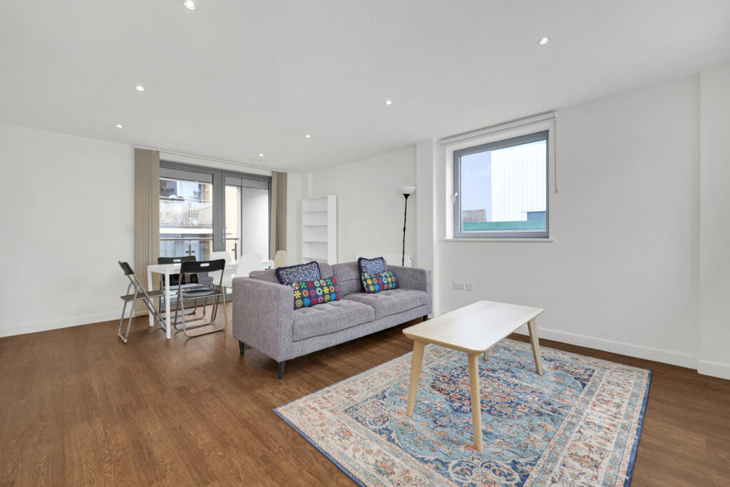 3 bed Apartment for rent in Bethnal Green. From Ellis & Co - Bethnal Green 3 bed Apartment for rent in Bethnal Green. From Ellis & Co - Bethnal Green