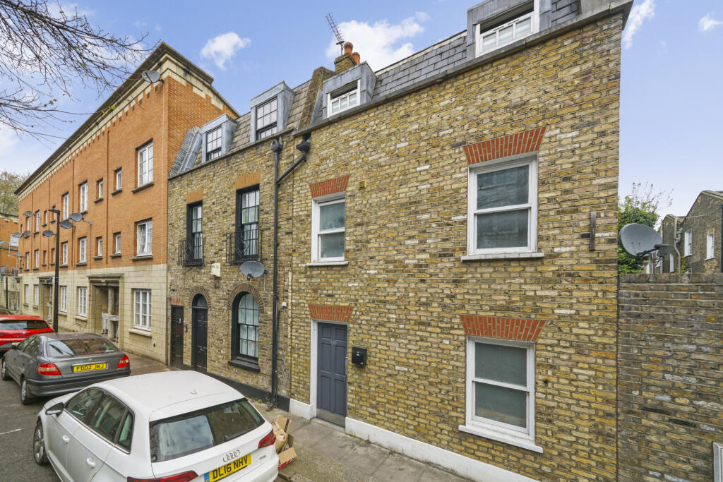 4 bed Mid Terraced House for rent in Stepney. From Ellis & Co - Bethnal Green