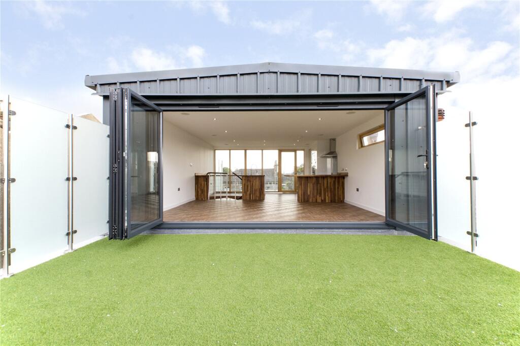 3 bed Apartment for rent in London. From Ellis & Co - Bethnal Green