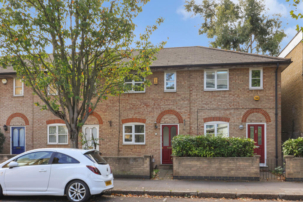 2 bed Mid Terraced House for rent in London. From Ellis & Co - Bethnal Green