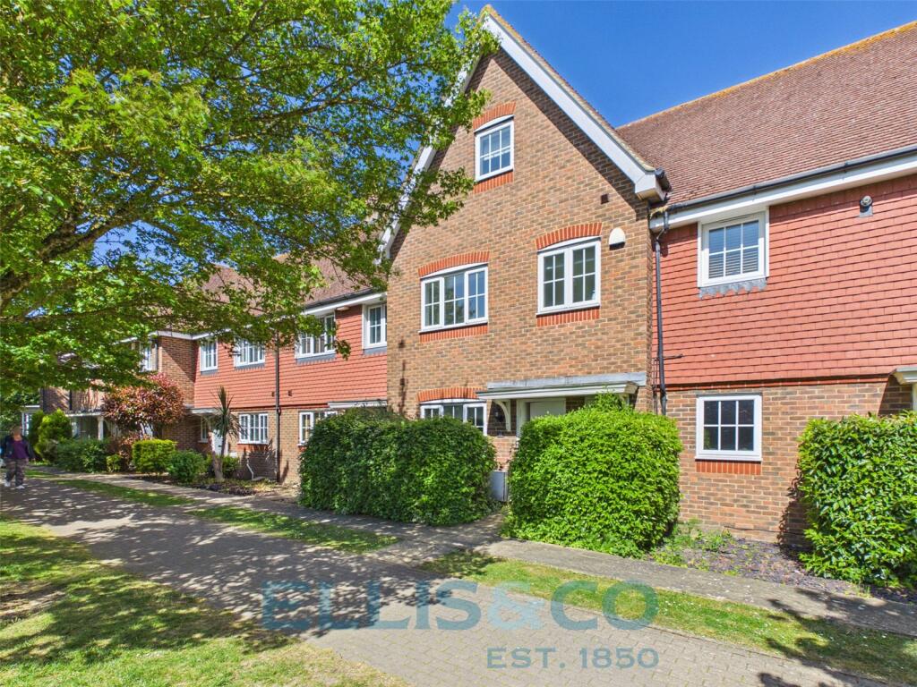 4 bed Mid Terraced House for rent in East Malling. From Ellis & Co - Tonbridge 4 bed Mid Terraced House for rent in East Malling. From Ellis & Co - Tonbridge