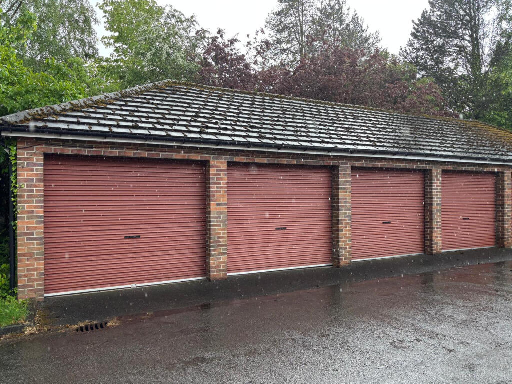 4 bed Garages for rent in Shadwell. From Executive Lets - Leeds 4 bed Garages for rent in Shadwell. From Executive Lets - Leeds