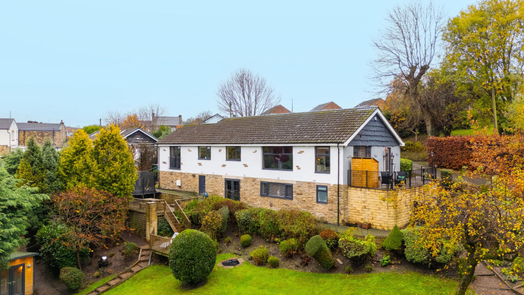 5 bed Detached for rent in Cleckheaton. From Executive Lets - Leeds 5 bed Detached for rent in Cleckheaton. From Executive Lets - Leeds