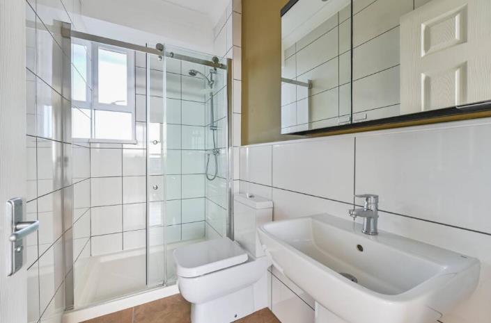 2 bed Apartment for rent in Stepney. From Johns & Co - Canary Wharf