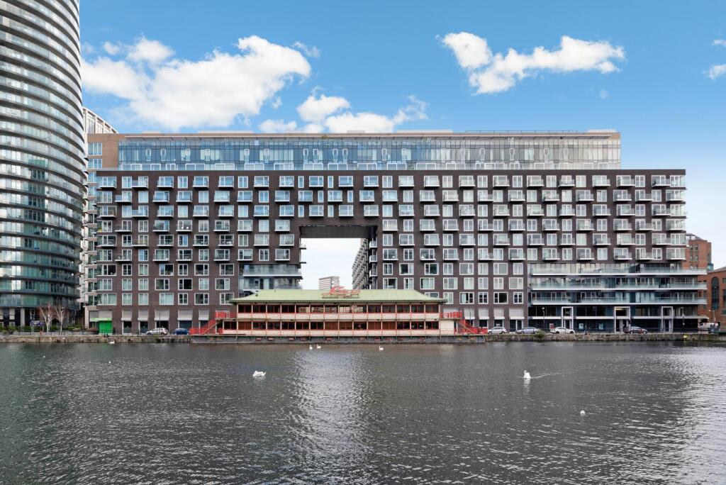 2 bed Apartment for rent in Poplar. From Johns & Co - Canary Wharf