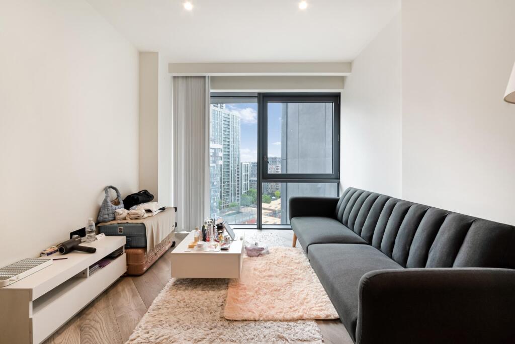 4 bed Apartment for rent in . From Johns & Co - Canary Wharf