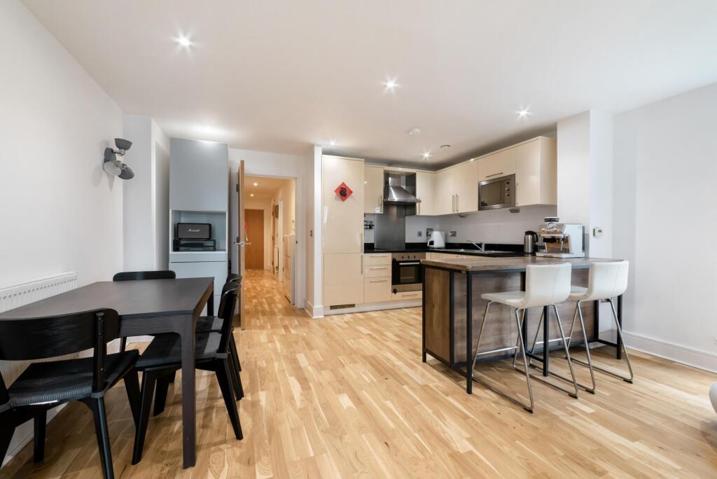 2 bed Apartment for rent in London. From Johns & Co - Canary Wharf