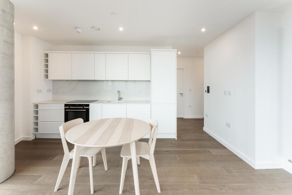 2 bed Apartment for rent in . From Johns & Co - Canary Wharf