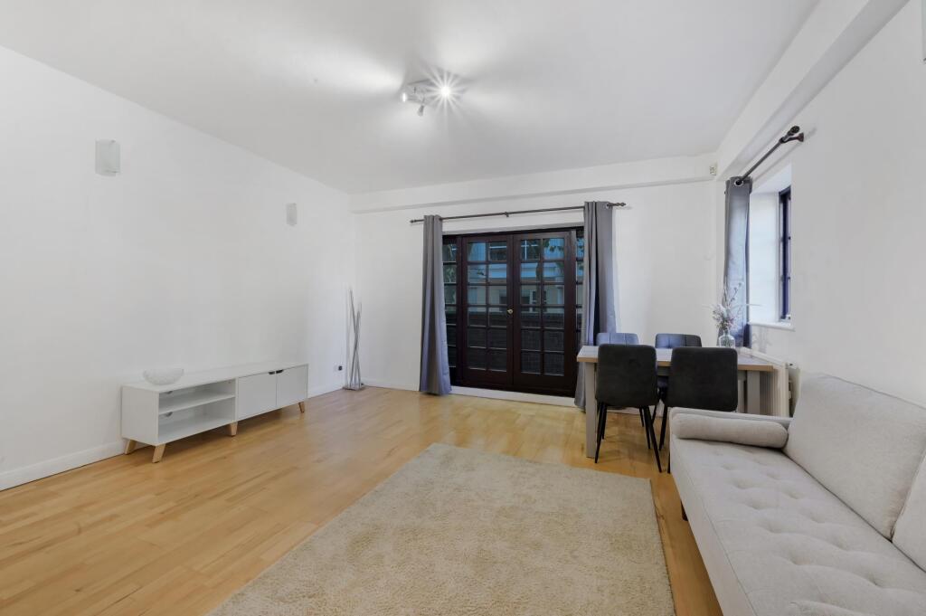 3 bed Mid Terraced House for rent in London. From Johns & Co - Canary Wharf 3 bed Mid Terraced House for rent in London. From Johns & Co - Canary Wharf
