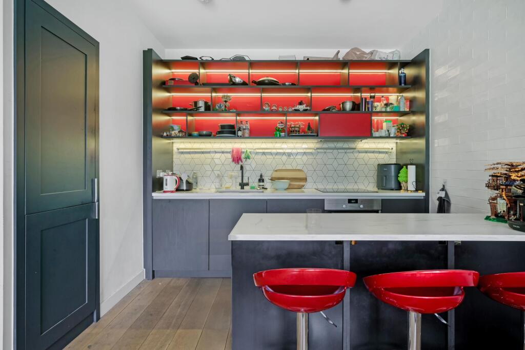 2 bed 1st Floor Flat for rent in London. From JOHNS&CO - New Providence Wharf