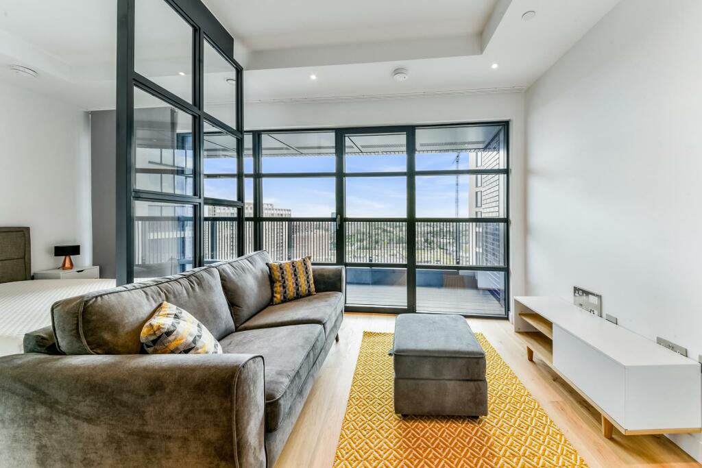 0 bed Apartment for rent in Poplar. From JOHNS&CO - New Providence Wharf