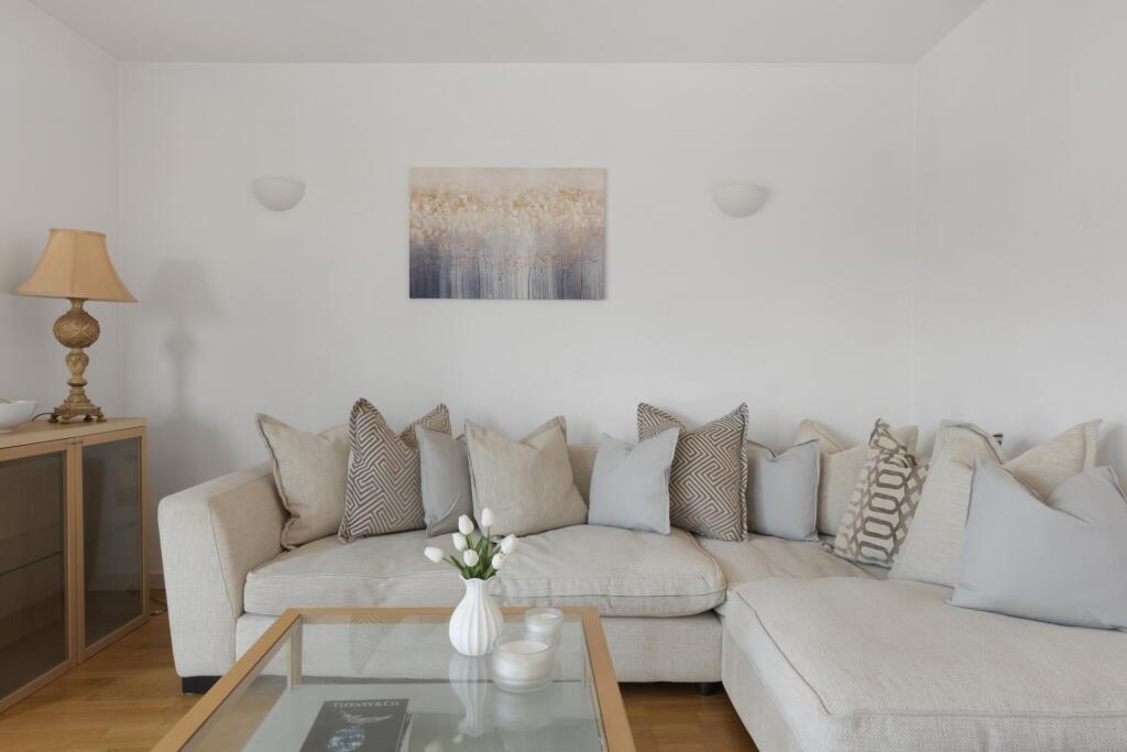 1 bed 1st Floor Flat for rent in Poplar. From JOHNS&CO - New Providence Wharf