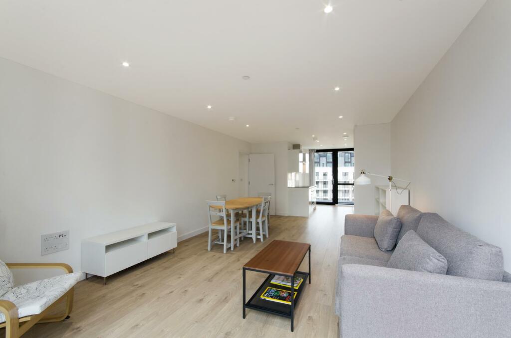 3 bed Apartment for rent in Stratford. From JOHNS&CO - New Providence Wharf