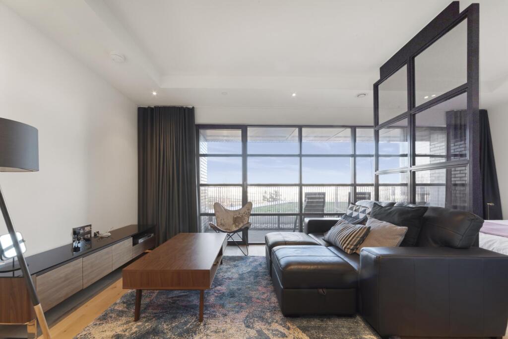4 bed Apartment for rent in Poplar. From JOHNS&CO - New Providence Wharf