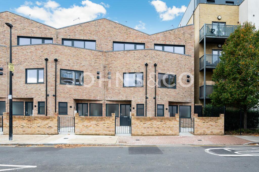 3 bed Town House for rent in Poplar. From JOHNS&CO - New Providence Wharf