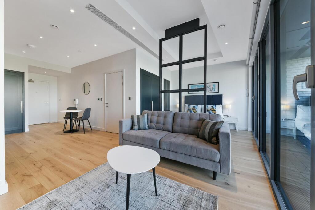 4 bed Apartment for rent in Poplar. From JOHNS&CO - New Providence Wharf