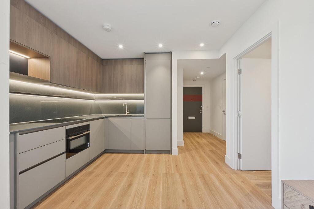 4 bed Apartment for rent in Bow. From JOHNS&CO - New Providence Wharf
