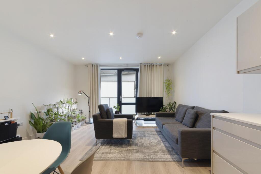4 bed Apartment for rent in London. From JOHNS&CO - New Providence Wharf
