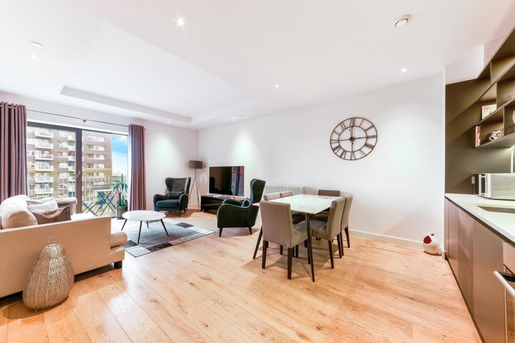 3 bed Apartment for rent in London. From JOHNS&CO - New Providence Wharf