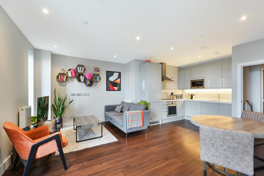 1 bed Apartment for rent in London. From JOHNS&CO - New Providence Wharf