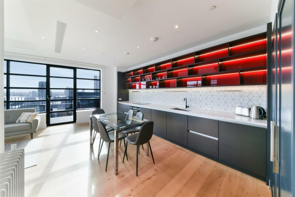 3 bed Apartment for rent in Poplar. From JOHNS&CO - New Providence Wharf