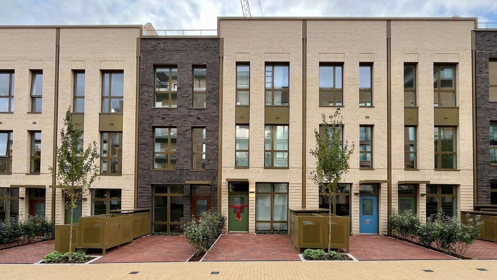 2 bed Town House for rent in Eltham. From JOHNS&CO - New Providence Wharf 2 bed Town House for rent in Eltham. From JOHNS&CO - New Providence Wharf