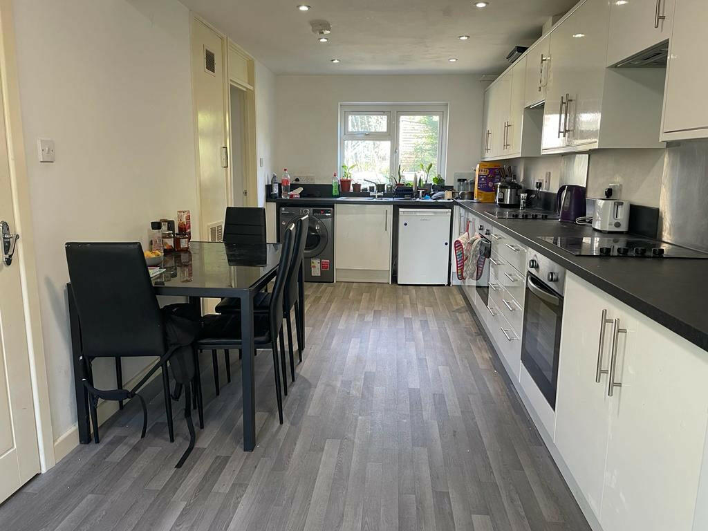 6 bed Detached for rent in Canterbury. From JG Student Lets Ltd - Kent