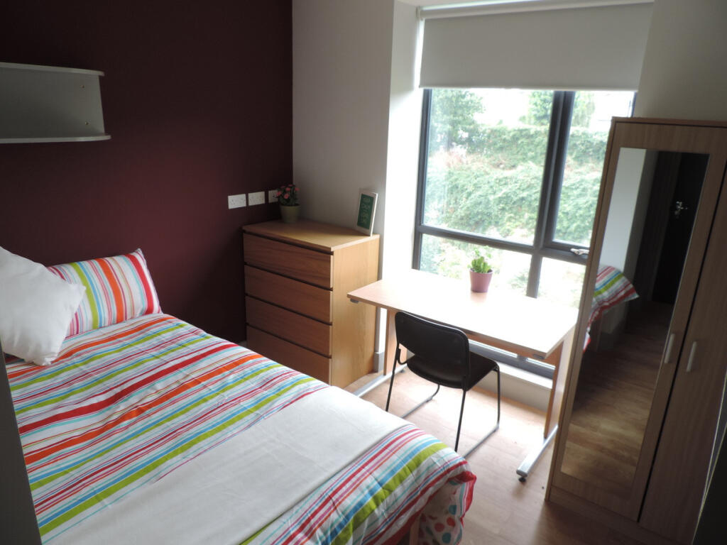4 bed 1st Floor Flat for rent in Gillingham. From JG Student Lets Ltd - Kent