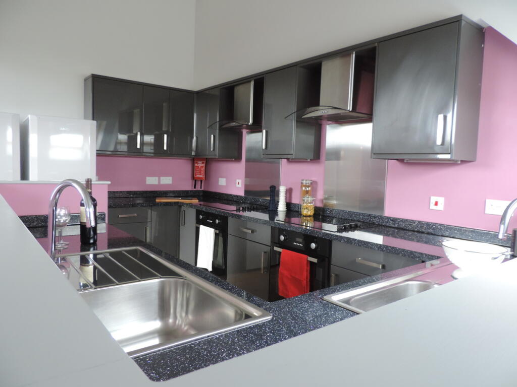7 bed Detached for rent in Gillingham. From JG Student Lets Ltd - Kent 7 bed Detached for rent in Gillingham. From JG Student Lets Ltd - Kent
