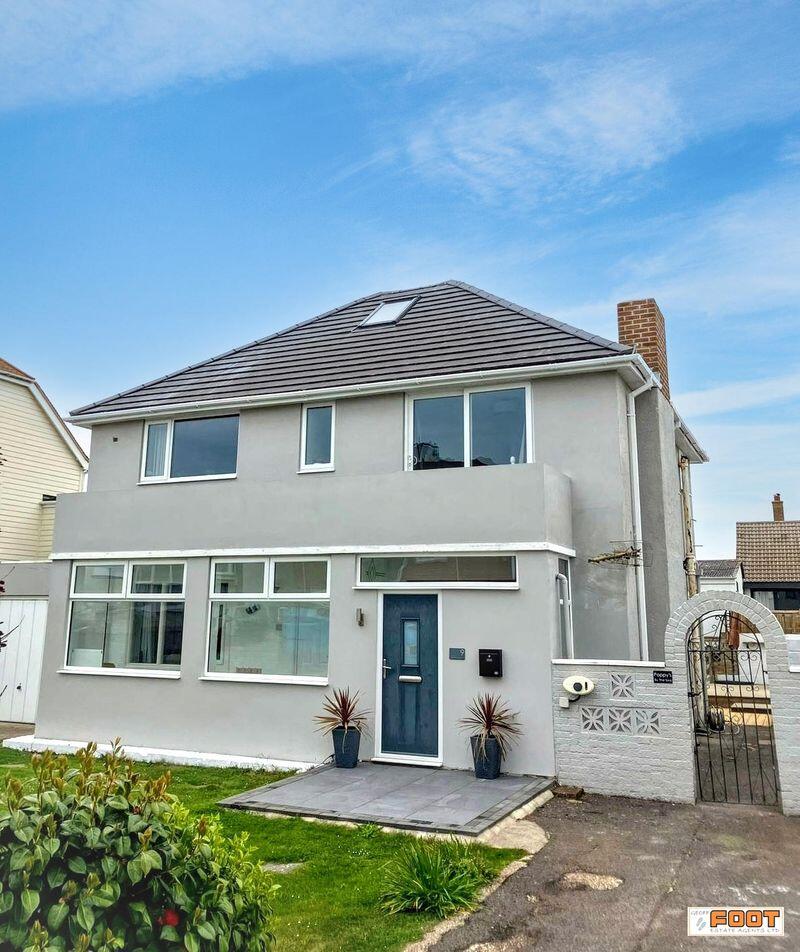 4 bed Detached for rent in Fleet. From Geoff Foot Estate Agents - Hayling Island