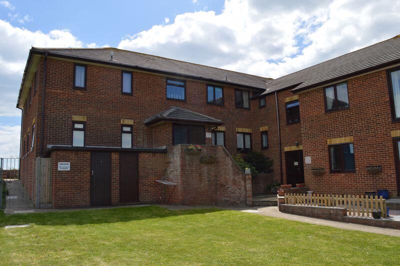 2 bed 1st Floor Flat for rent in Fleet. From Geoff Foot Estate Agents - Hayling Island
