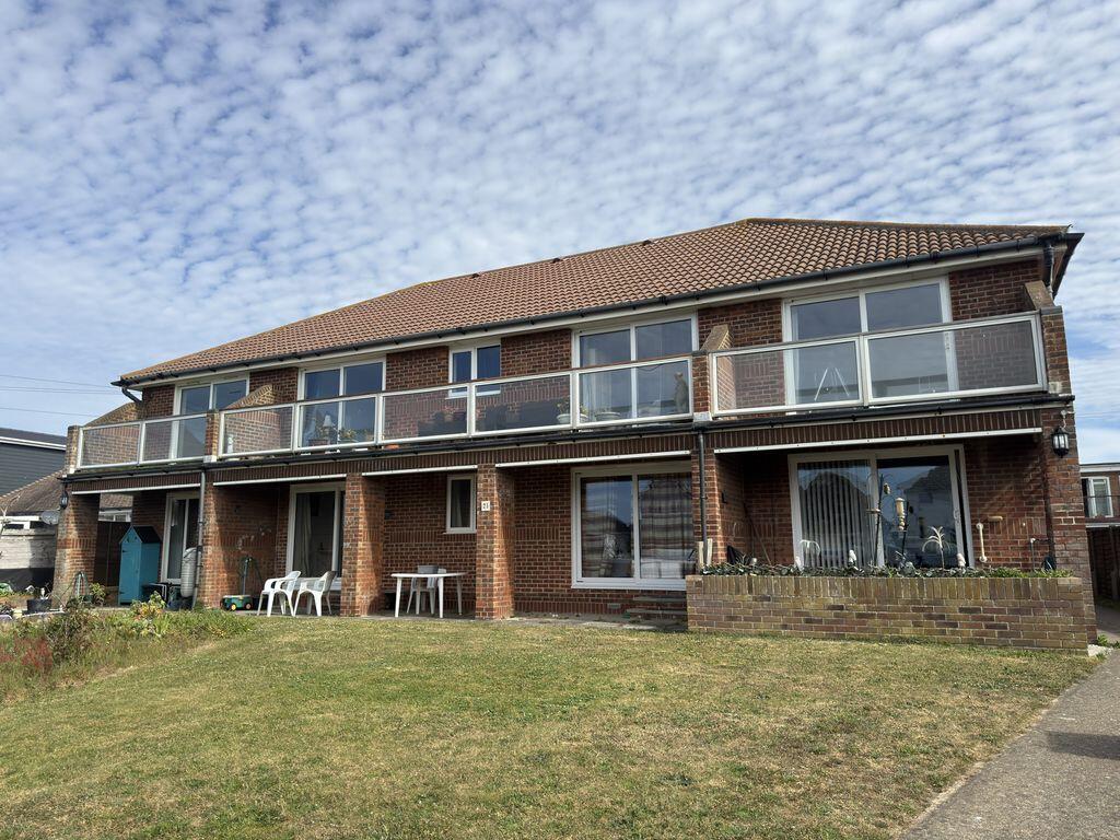 2 bed 1st Floor Flat for rent in Fleet. From Geoff Foot Estate Agents - Hayling Island
