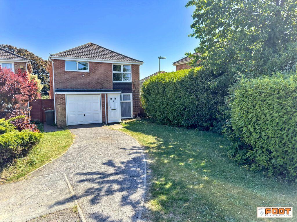 3 bed Detached for rent in Fleet. From Geoff Foot Estate Agents - Hayling Island