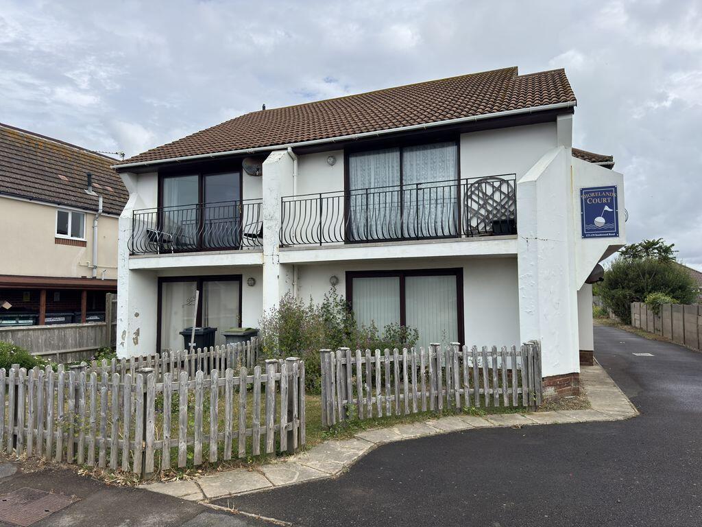 2 bed 1st Floor Flat for rent in Fleet. From Geoff Foot Estate Agents - Hayling Island