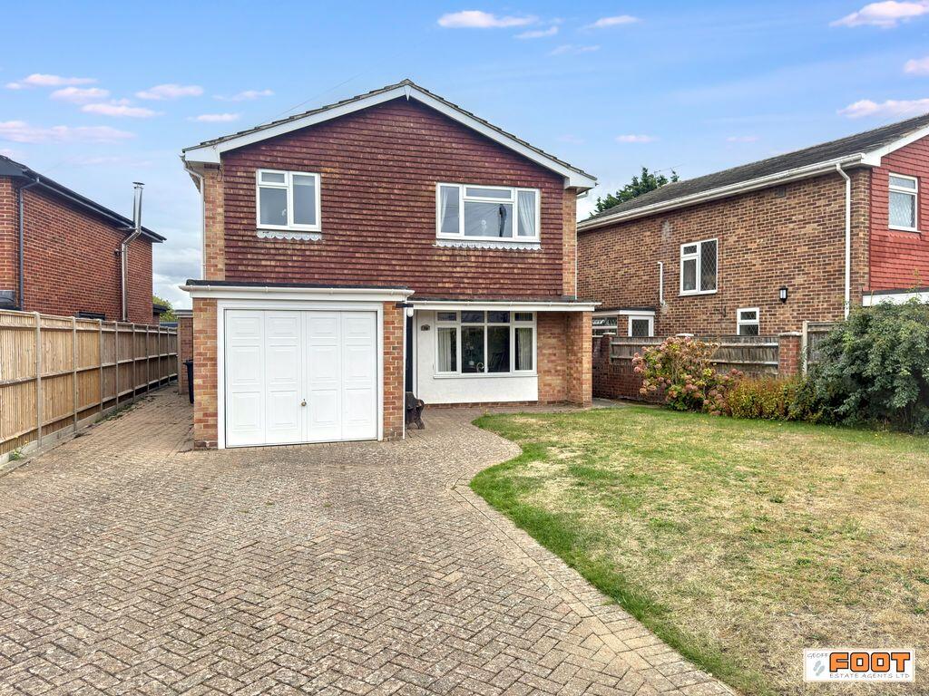 3 bed Detached for rent in Fleet. From Geoff Foot Estate Agents - Hayling Island